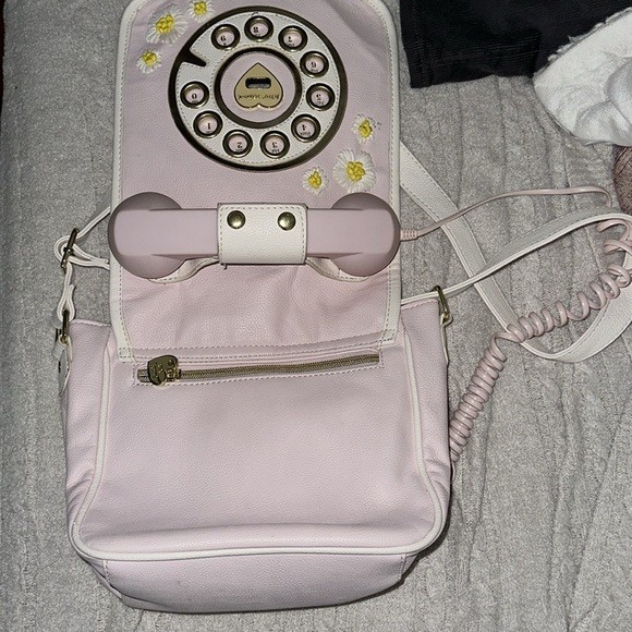 Betsey Johnson telephone bag pink daisies - Picture 7 of 7